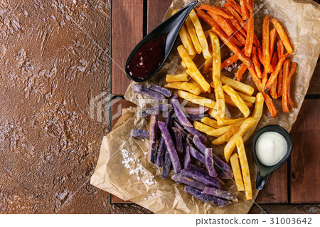Variety of french fries 31003642