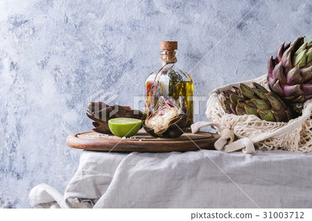 Uncooked purple artichokes Uncooked purple artichokes 31003712