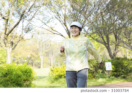 走公園的資深婦女 31003784