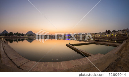 Fish eye view from the ghats at Pushkar 31004044