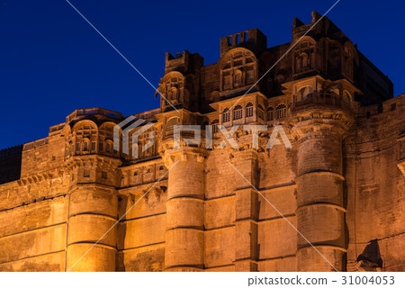 Details of Jodhpur fort illuminated at twilight Details of Jodhpur fort illuminated at twilight 31004053