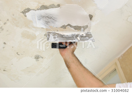 Applying Plaster to a Ceiling Applying Plaster to a Ceiling 31004082