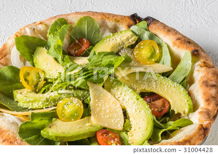 Vegetable Pizza with green-yellow vegetables 31004428