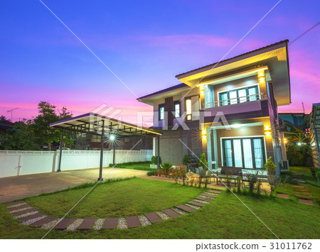 modern house in twilight 31011762