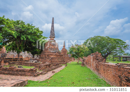 Ruins of buddha statues and pagoda of Wat Phra Si Sanphet in Ayu 31011851