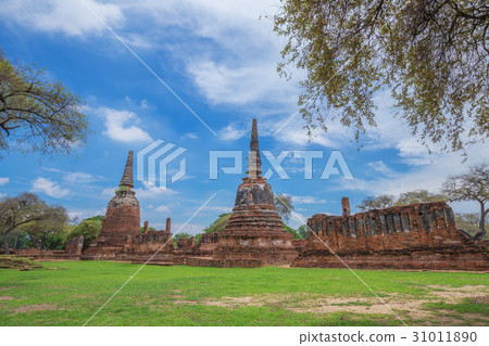 Ruins of Wat Phra Si Sanphet in Ayutthaya Ruins of Wat Phra Si Sanphet in Ayutthaya 31011890