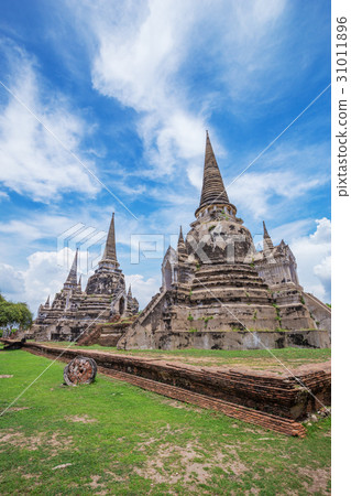 Ruins of Wat Phra Si Sanphet in Ayutthaya Ruins of Wat Phra Si Sanphet in Ayutthaya 31011896