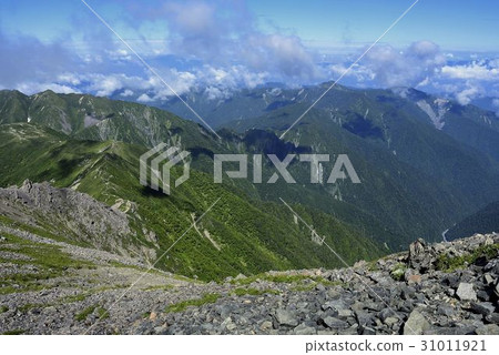 Western Okuchiroyama and Osawa dake seen from Akaishidake 31011921