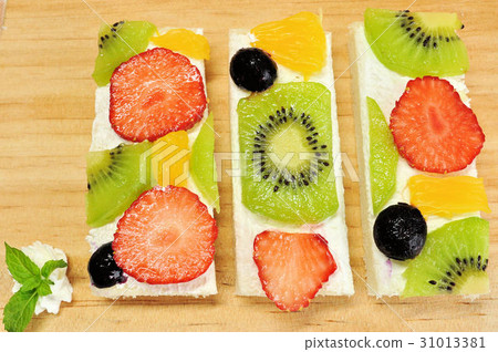 Fruit open sandwich Fruit open sandwich 31013381