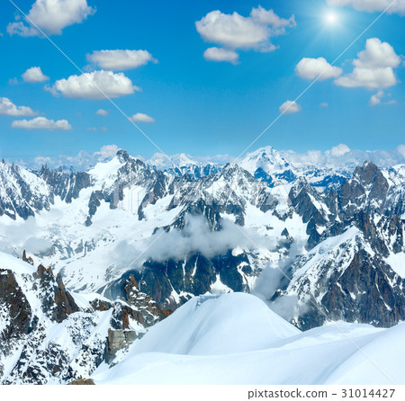 Mont Blanc mountain massif  31014427