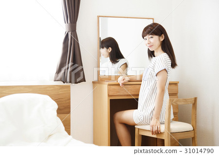 女性美容醒來護膚按摩保濕早晨美容 31014790