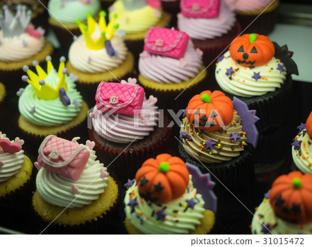 Fancy halloween cupcakes Fancy halloween cupcakes 31015472