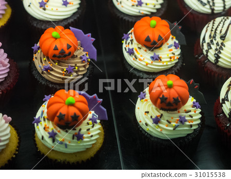 Fancy halloween cupcakes 31015538
