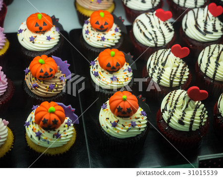 Fancy halloween cupcakes 31015539