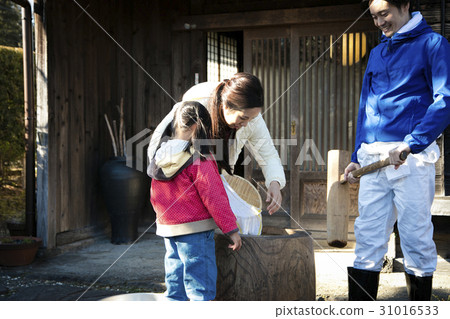 A family living in a country life with mochi A family living in a country life with mochi 31016533