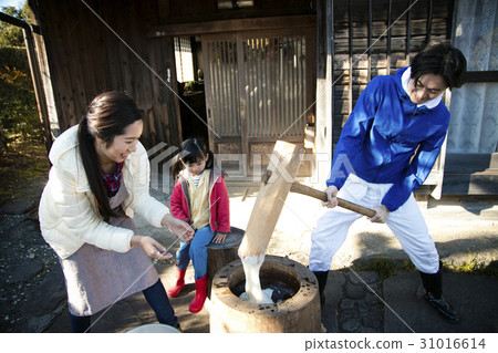 A family living in a country life with mochi A family living in a country life with mochi 31016614