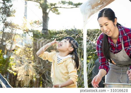 A family living in a country life with mochi A family living in a country life with mochi 31016628