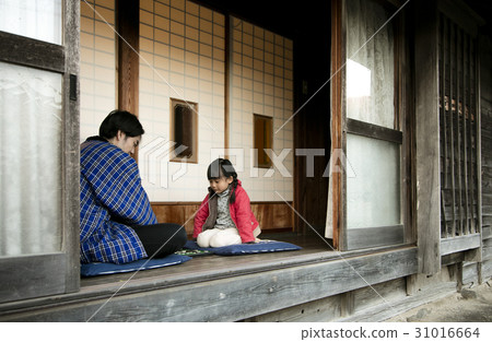 在農村生活的家庭生活 在農村生活的家庭生活 31016664