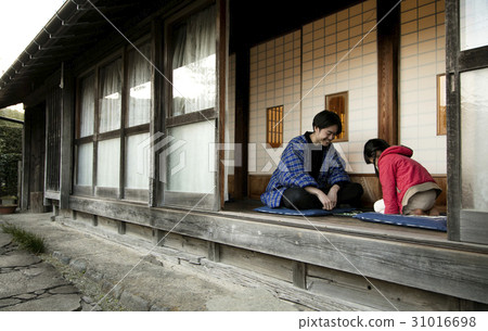 在農村生活的家庭生活 在農村生活的家庭生活 31016698