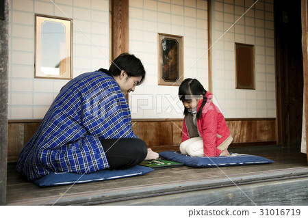 在農村生活的家庭生活 在農村生活的家庭生活 31016719