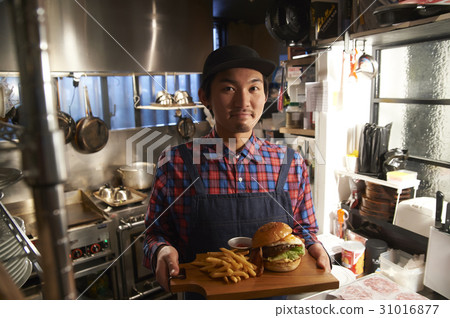 Clerk of a hamburger shop 31016877