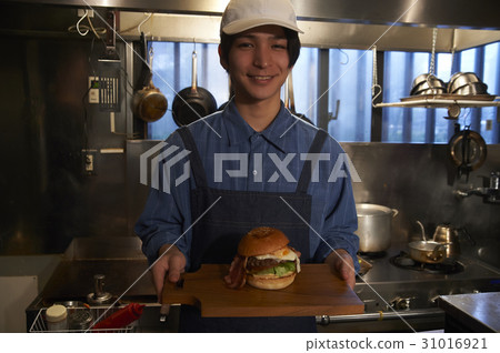 Clerk of a hamburger shop 31016921