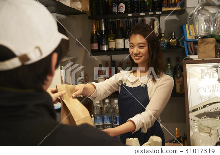 Delivery person of hamburger shop 31017319