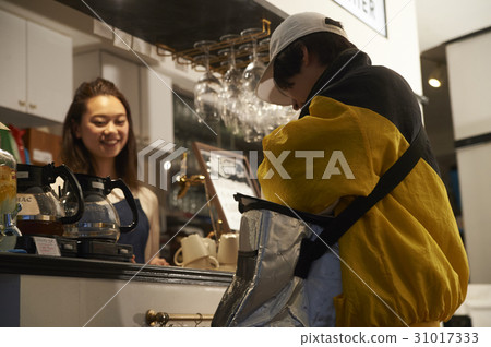漢堡店的送貨人 漢堡店的送貨人 31017333