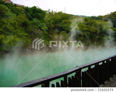 Taiwan Geothermal Valley: A spectacular hot spring resort with a mystical steam and natural scenery 31020374