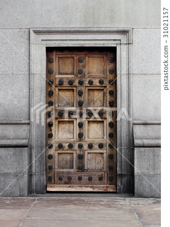 Old wooden door with steel lock and decoration Old wooden door with steel lock and decoration 31021157