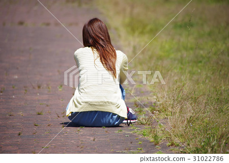 女人坐 女人坐 31022786