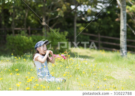 A girl who eats a sandwich 31022788