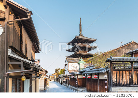 Tower of the ancient capital Kyoto Yasaka and the streets of Higashiyama 31026703