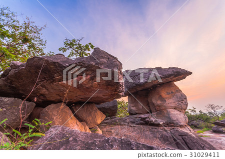 amazing natural stone sculpture 31029411