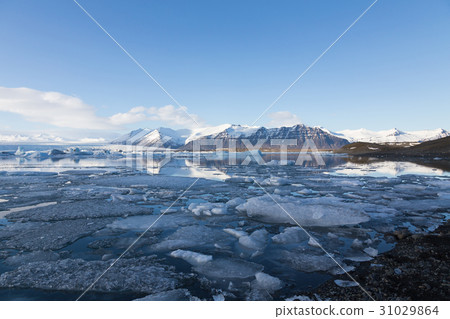 Iceland winter Jakulsarlon lagoon with clear sky Iceland winter Jakulsarlon lagoon with clear sky 31029864