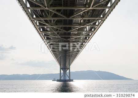 Akashi Kaikyo suspension bridge architecture  31029874