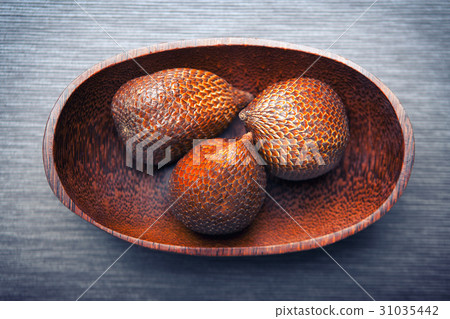 Salak or snake fruit in a wooden plate 31035442