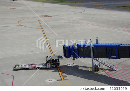 Airport Equipment _ Boarding Bridge 31035939