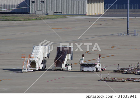 Waiting for plane The airport working vehicles 31035941