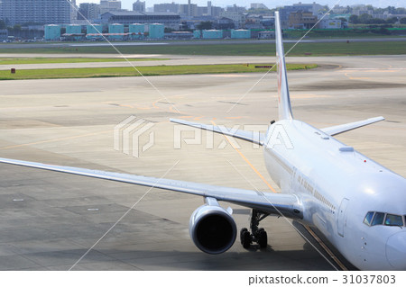airplane  31037803