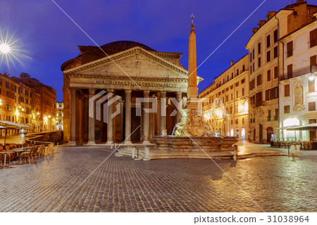 Rome. Pantheon in the night illumination. 31038964
