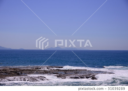 Landscape of the distant nose Landscape of the distant nose 31039289