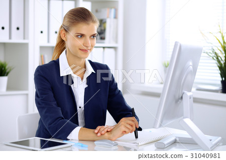 Modern business woman in the office 31040981