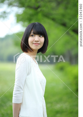 清新的綠色和女人 31041460