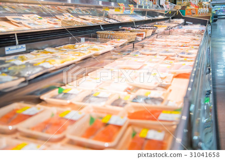 超市魚類魚類和貝殼模糊柔焦 超市魚類魚類和貝殼模糊柔焦 31041658