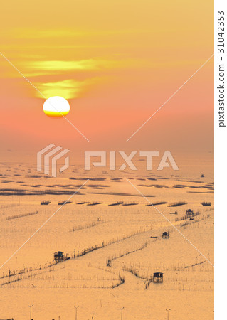 fisherman's wooden hut on sea water with sunset 31042353