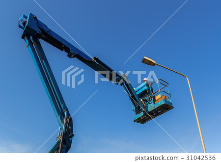 Electric technical repairing street light by boom Electric technical repairing street light by boom 31042536