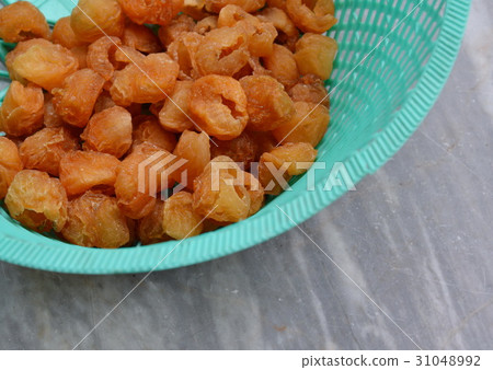 dry longan in plastic basket dry longan in plastic basket 31048992
