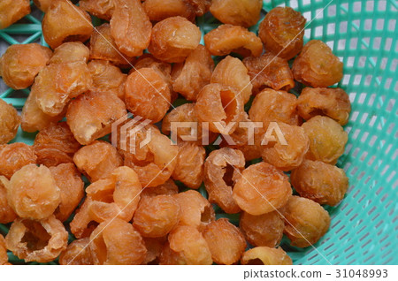 dry longan in plastic basket dry longan in plastic basket 31048993
