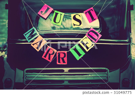 Just Married, retro wedding car 31049775